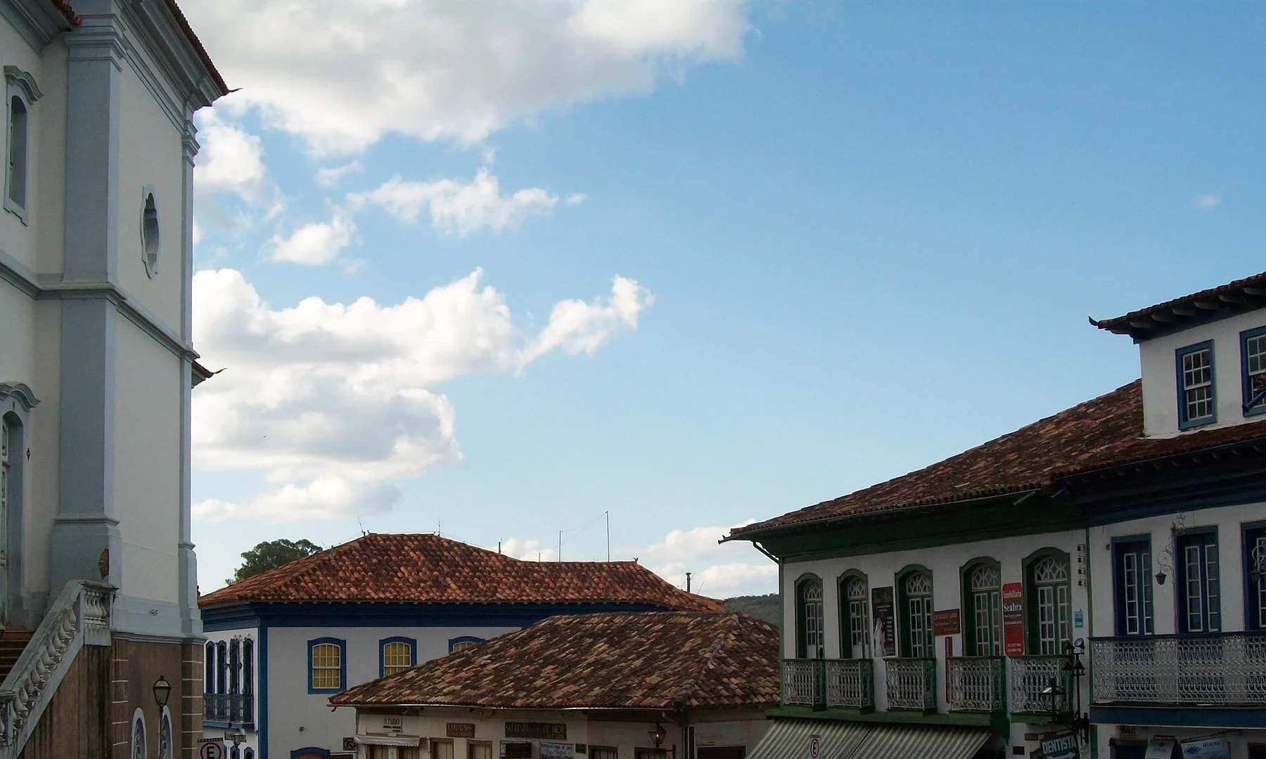 Casario colonial e paisagem serrana de Diamantina